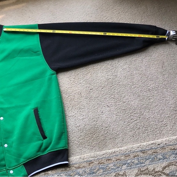 Royal Blue - Men’s Green and Black Snapped Down Jacket. 100% Polyester. Size 5XL - Picture 12 of 13